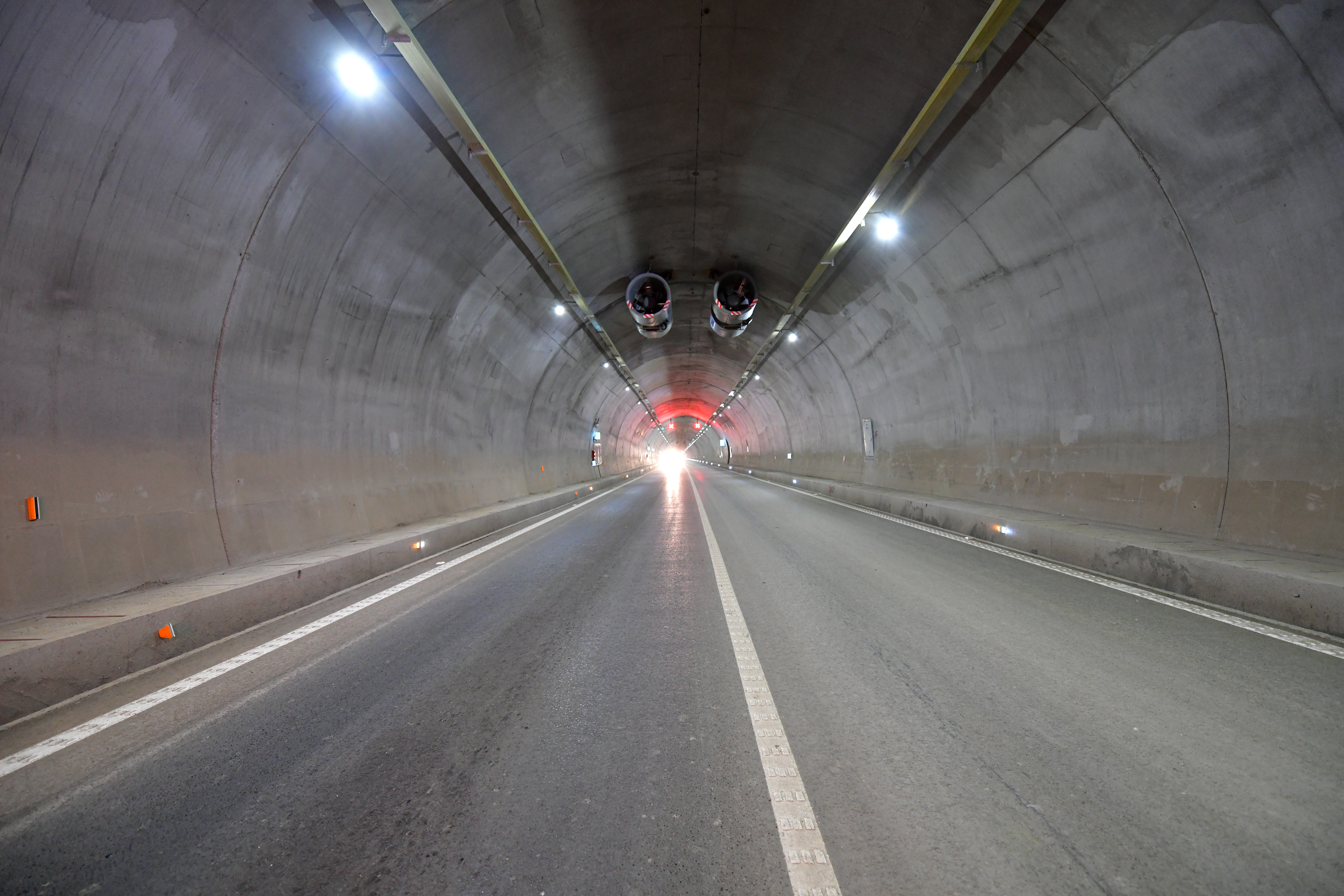 貴州綏正高速公路溫泉隧道。 (2).JPG